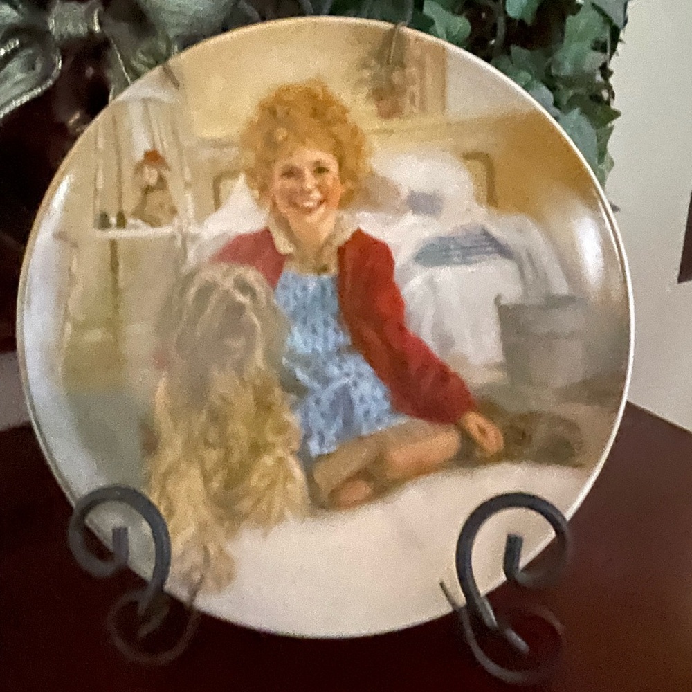 Edwin M Knowles China Company Annie & Sandy Collector Plate Painted By W Chamber